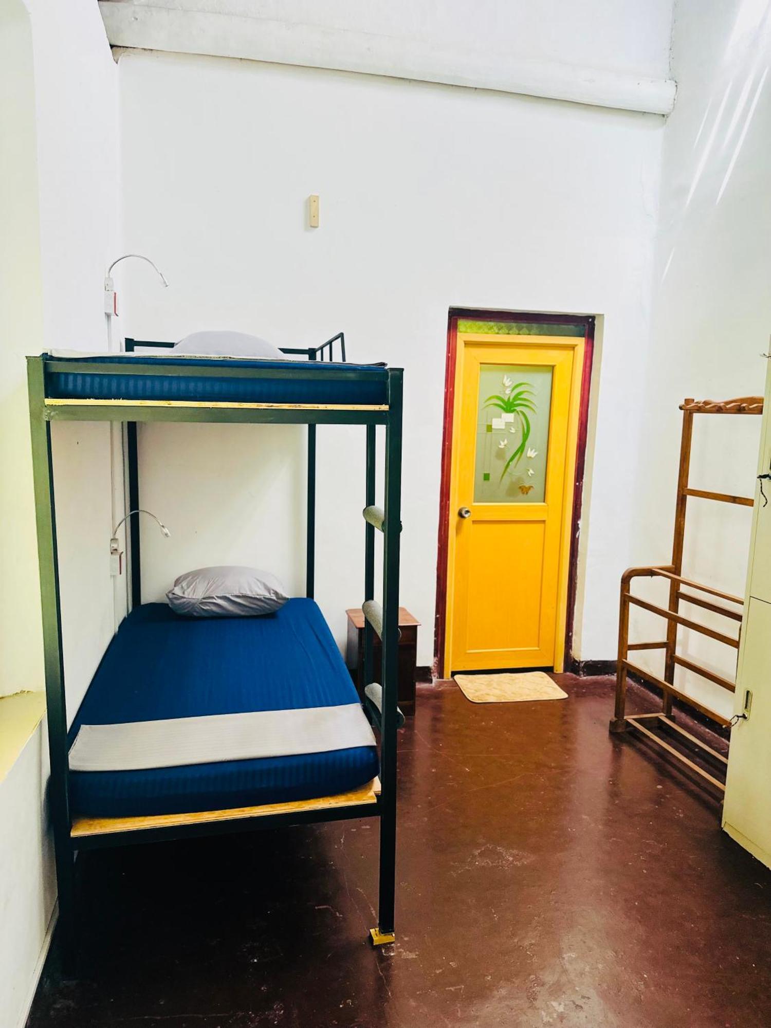 Happy Bunk Hostel Велигама Экстерьер фото