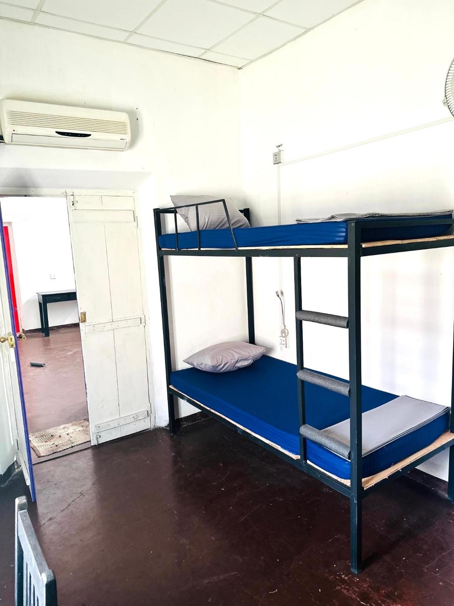 Happy Bunk Hostel Велигама Экстерьер фото