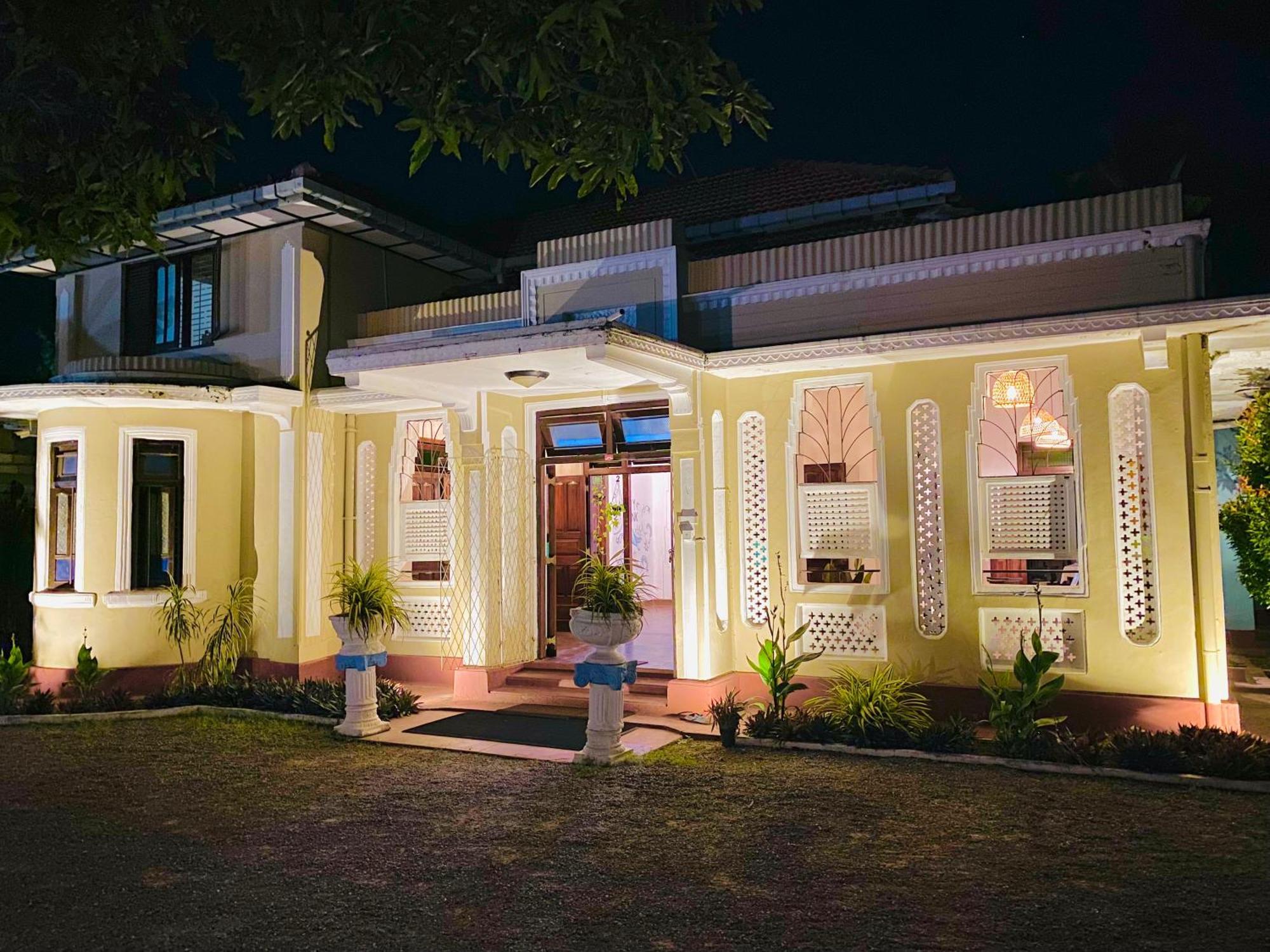 Happy Bunk Hostel Велигама Экстерьер фото