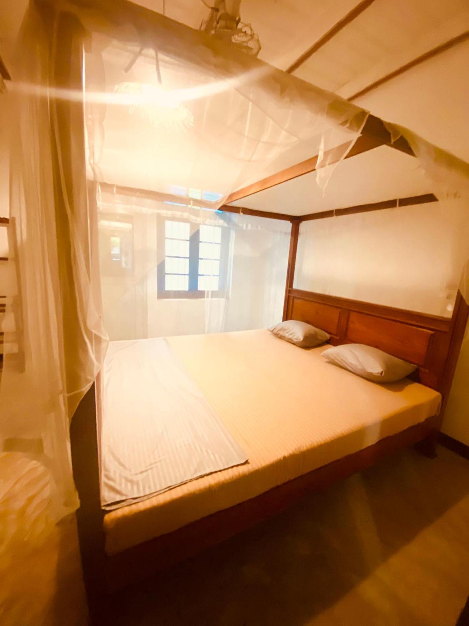Happy Bunk Hostel Велигама Экстерьер фото