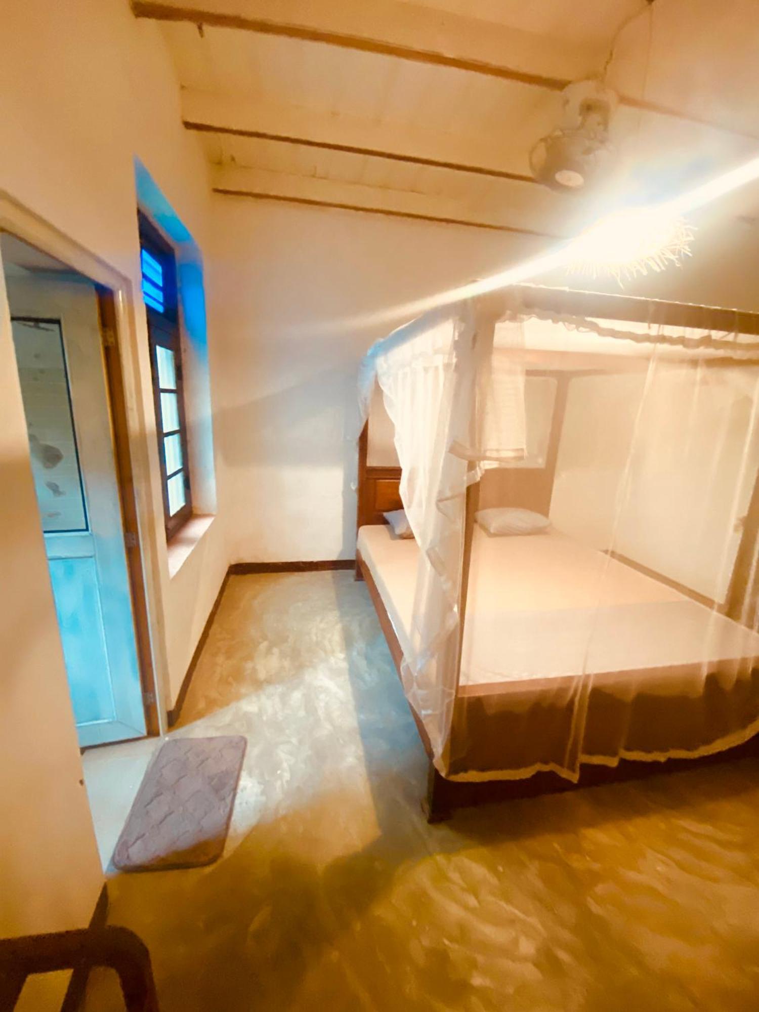 Happy Bunk Hostel Велигама Экстерьер фото