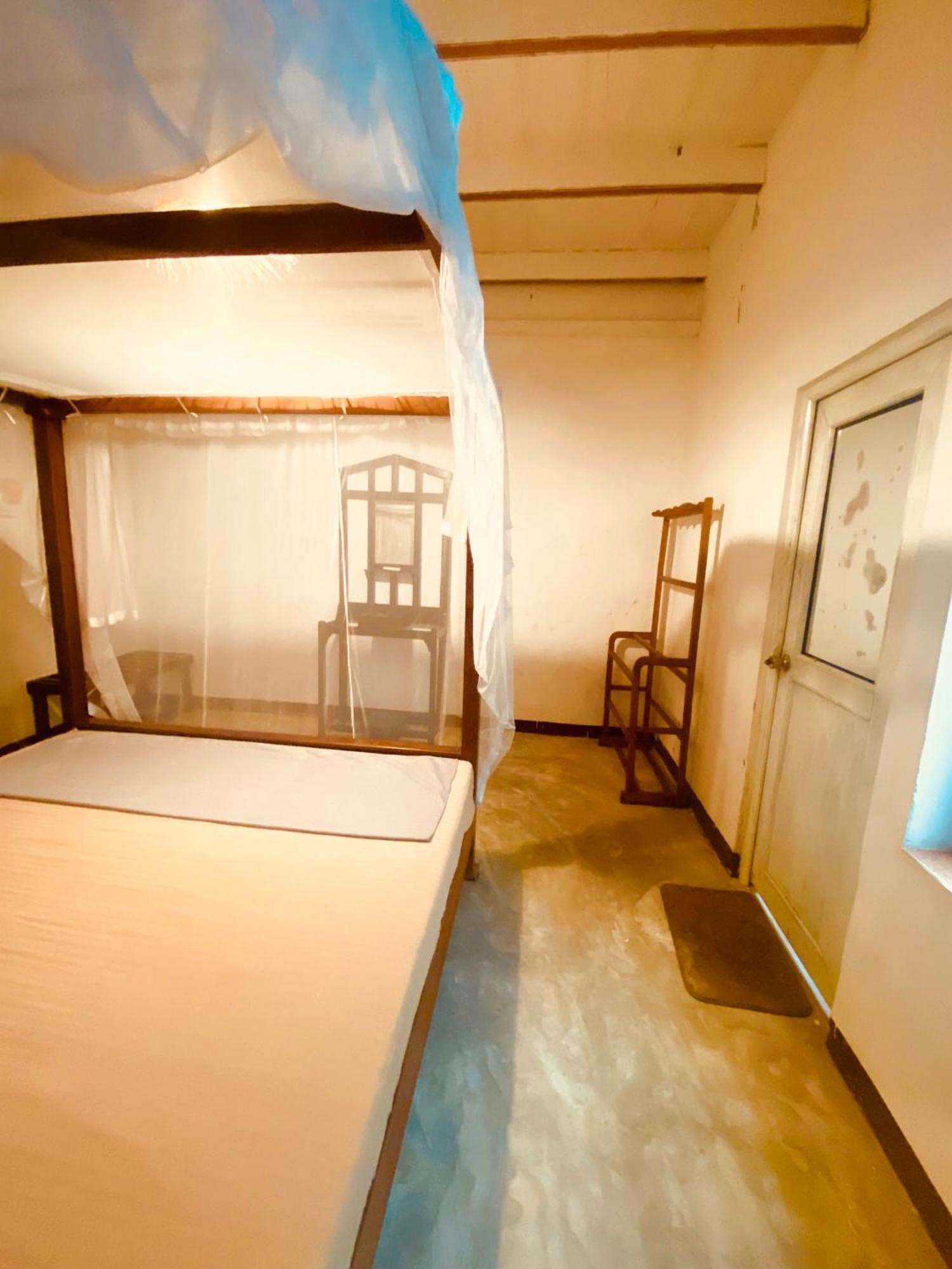 Happy Bunk Hostel Велигама Экстерьер фото