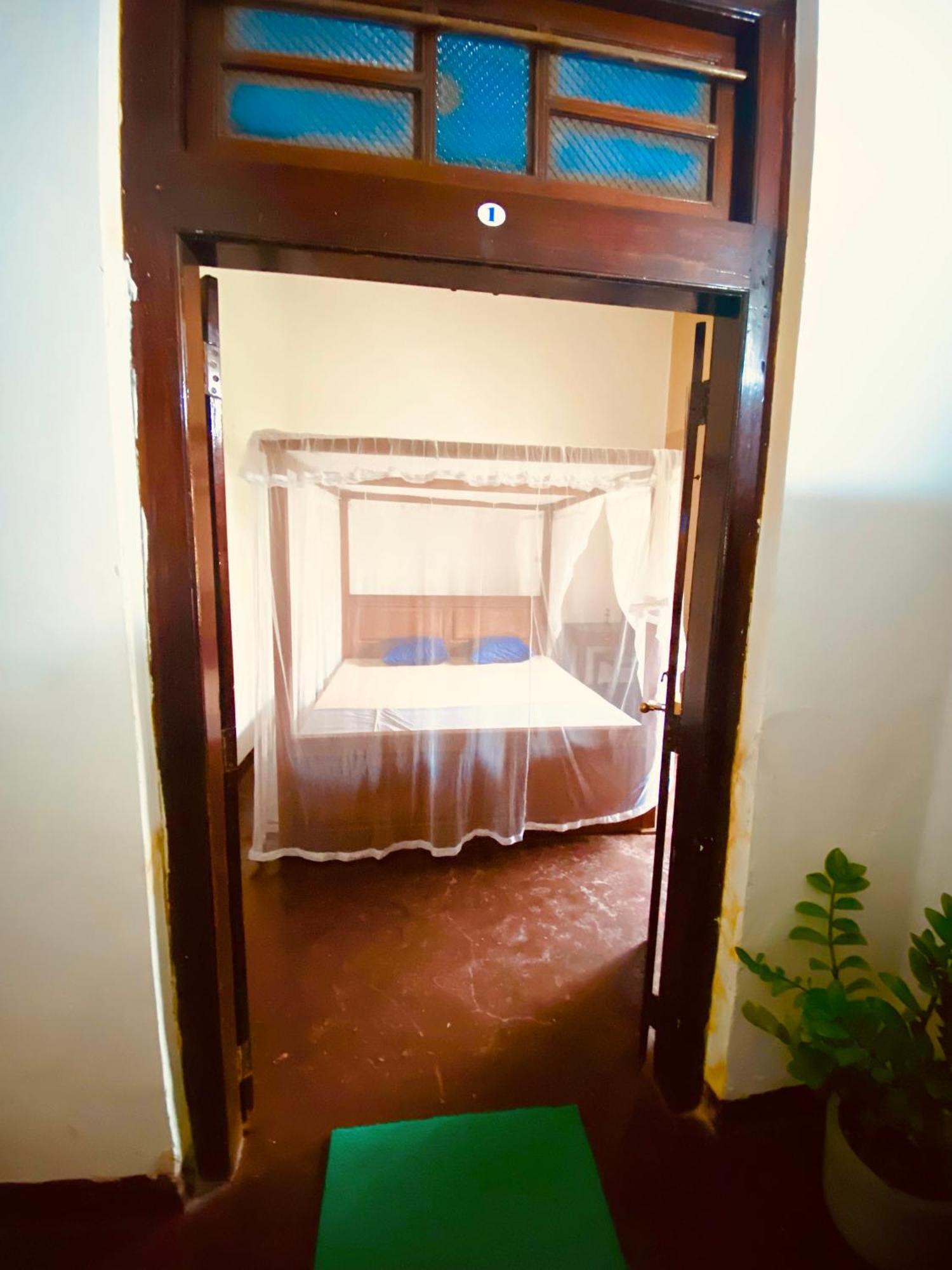 Happy Bunk Hostel Велигама Экстерьер фото