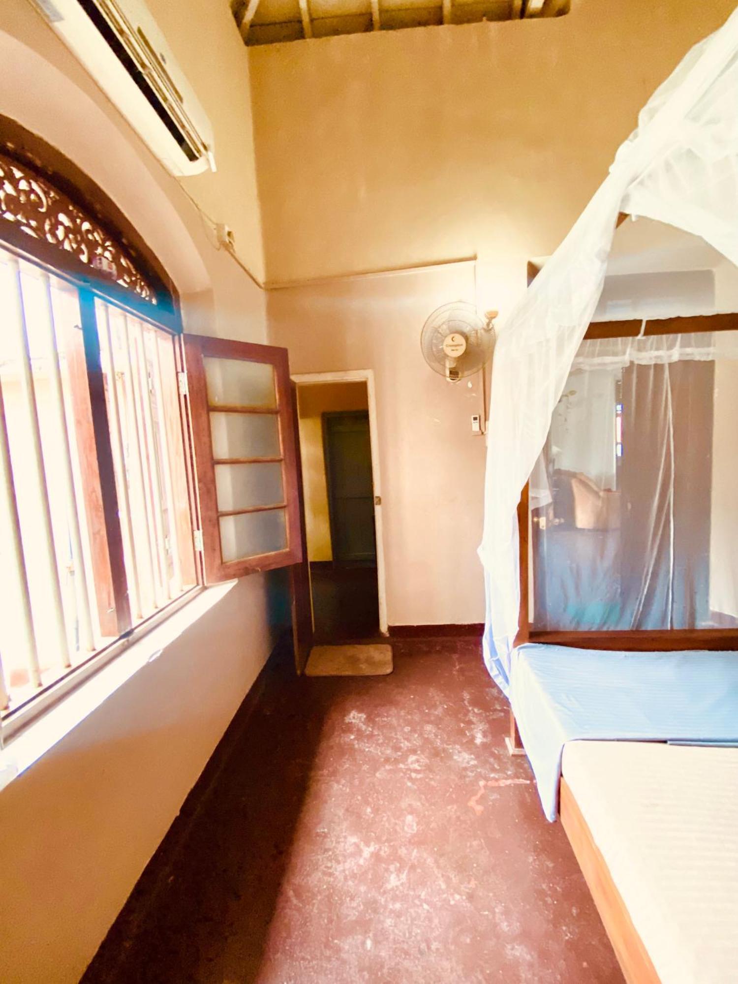 Happy Bunk Hostel Велигама Экстерьер фото