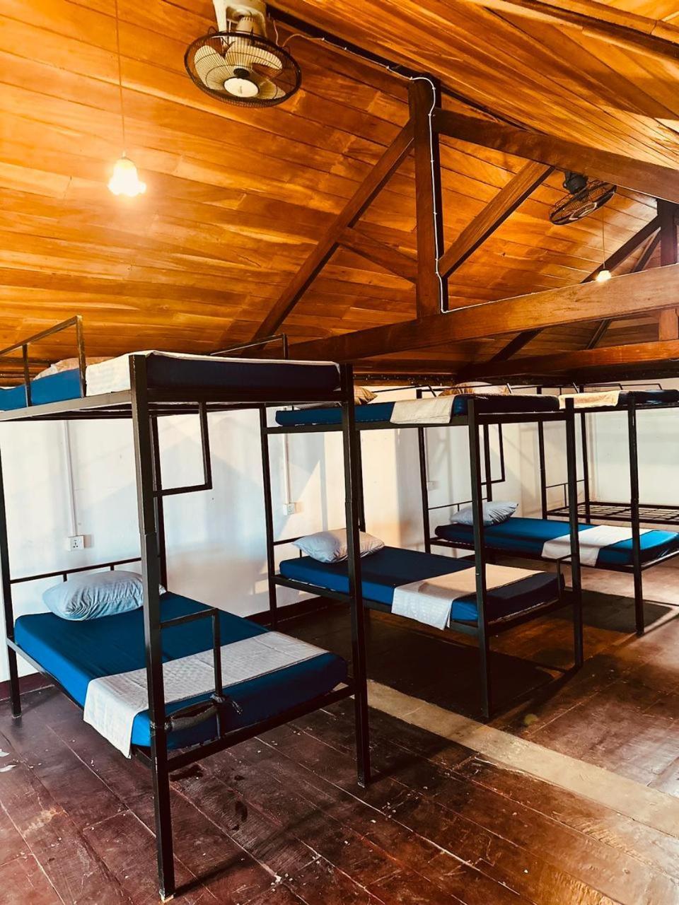 Happy Bunk Hostel Велигама Экстерьер фото