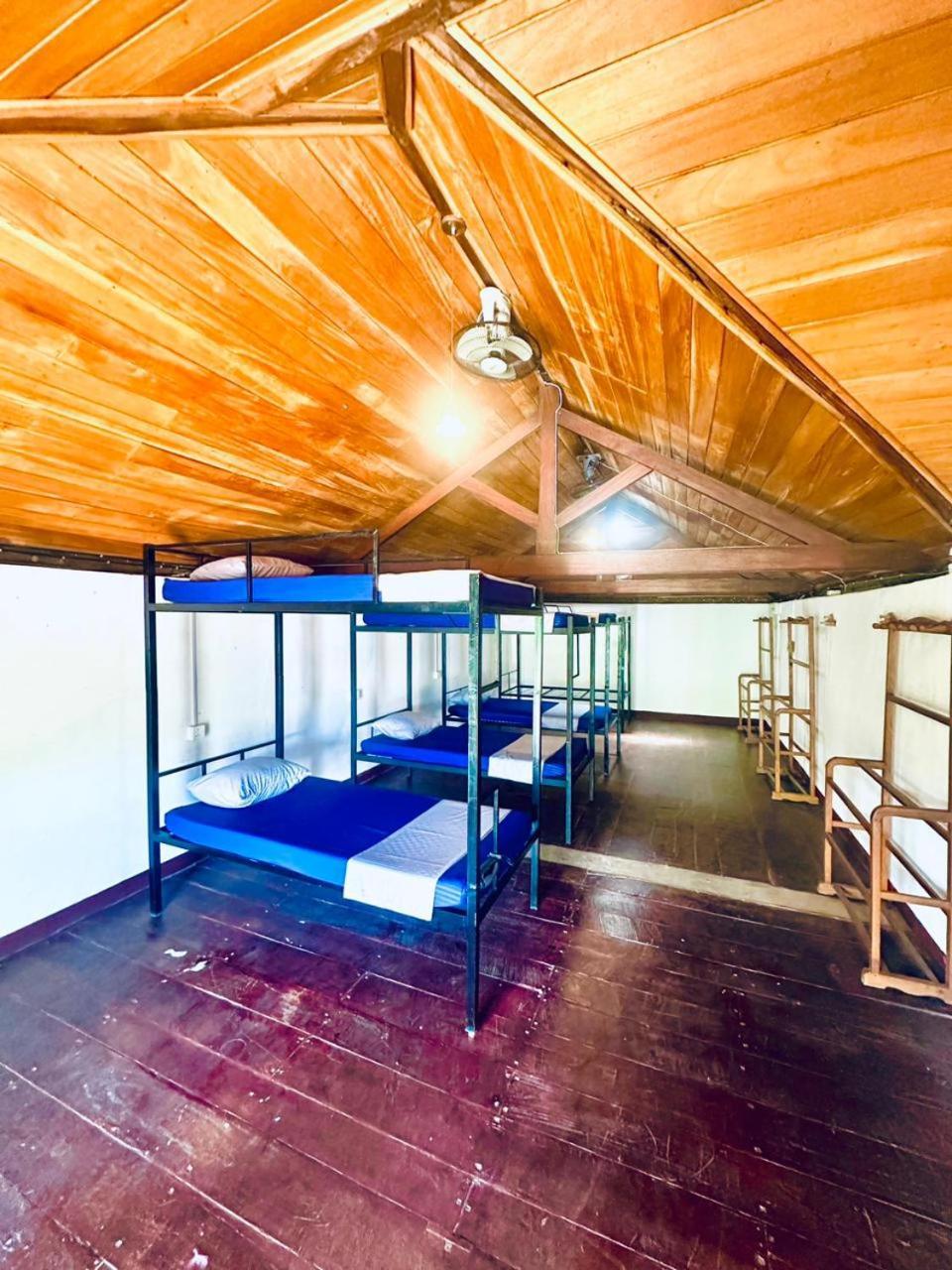 Happy Bunk Hostel Велигама Экстерьер фото