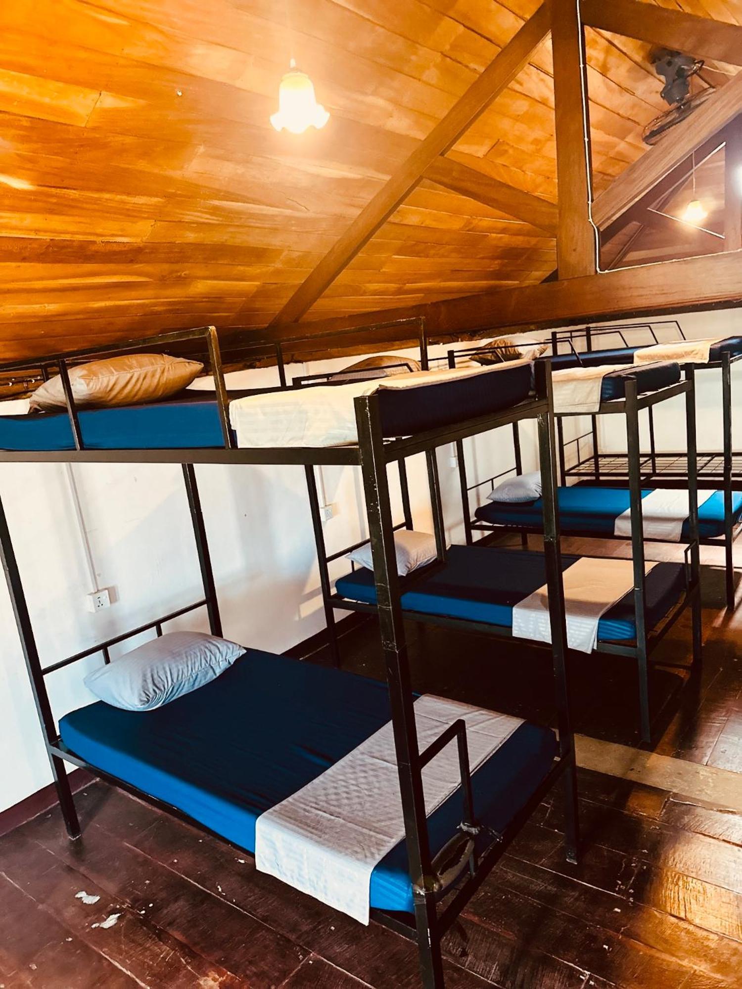 Happy Bunk Hostel Велигама Экстерьер фото