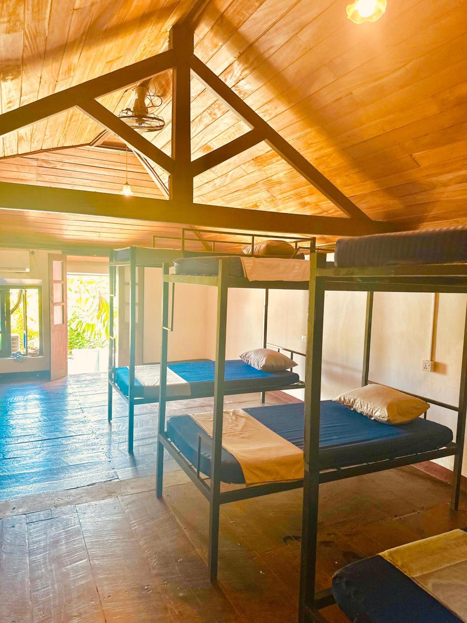 Happy Bunk Hostel Велигама Экстерьер фото